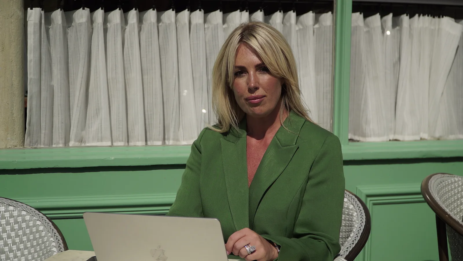 Elizabeth planning an Aura refurbishment